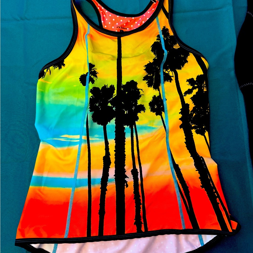 Shebeest woman’s cycling top